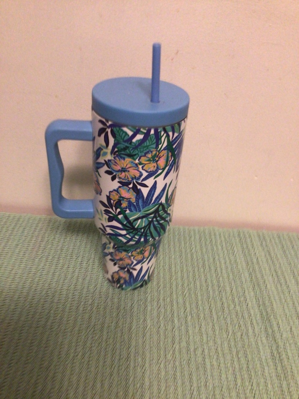 Lily Pulitzer metal beverage holder with handle